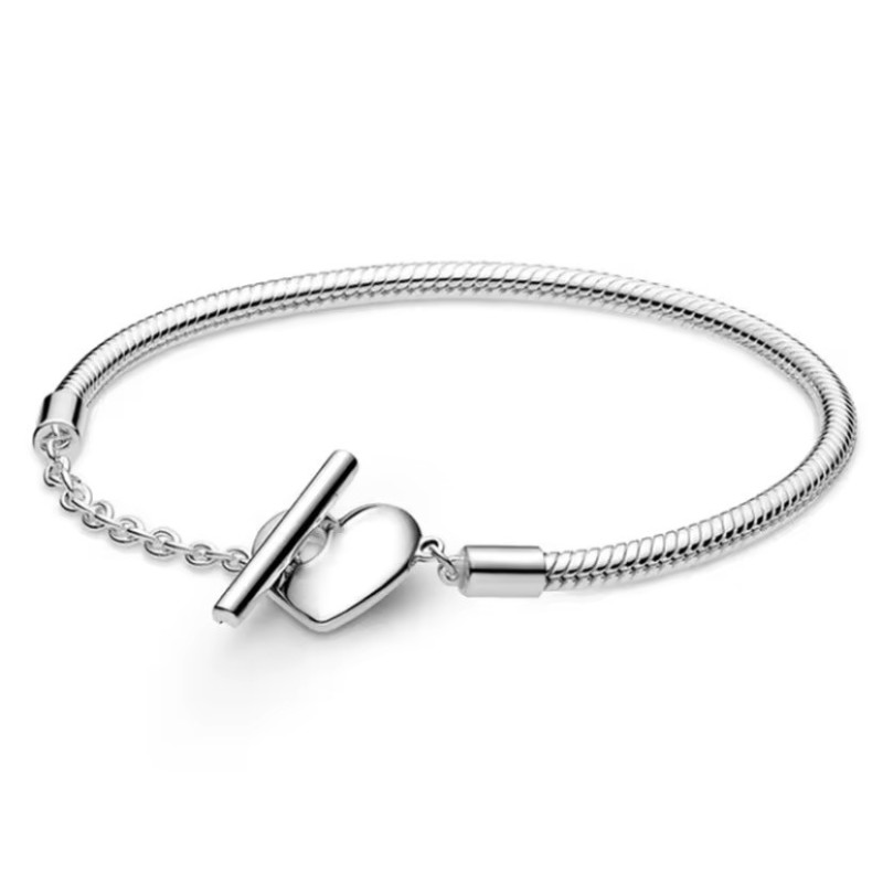 Pulsera Flexible Plateada Broche T y Corazón